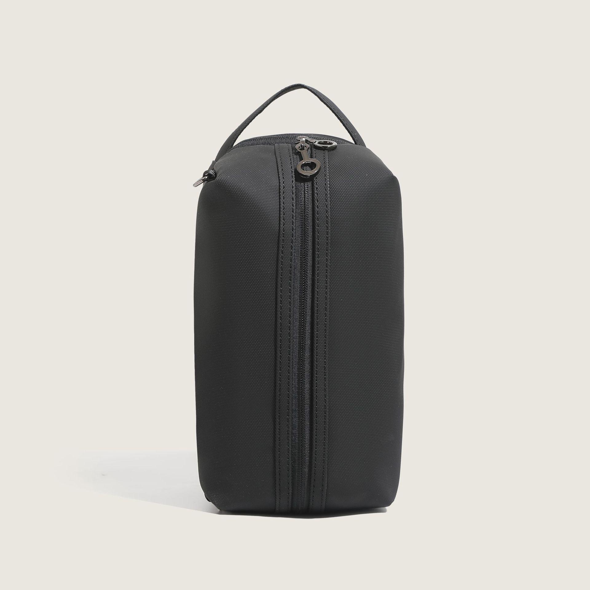 

Waterproof Multifunctional Cosmetic Bag: Wet/Dry Separation & Large Capacity Toiletries Storage 13x13x23 cm чорний