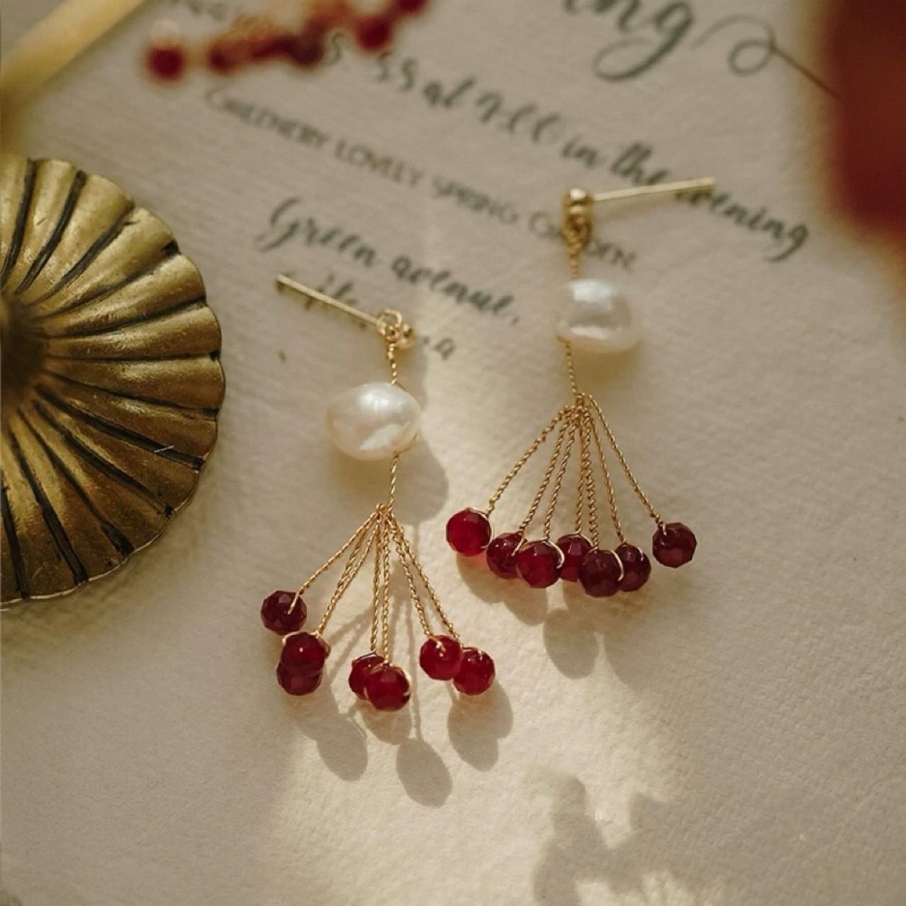 

Peacock open screen earrings retro niche design temperament S925 silver needle natural keshi pearl small women s stud earrings natural keshi pearl red agate