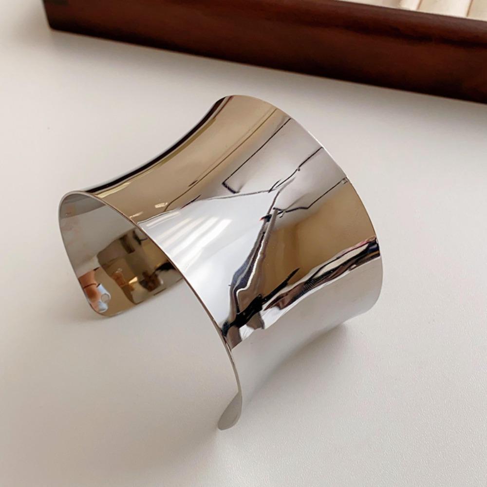 European and American Simple Bracelets, Arm Rings, Niche Cold Wind Temperament Bracelets, High-end Sense and Versatile Jewelry.