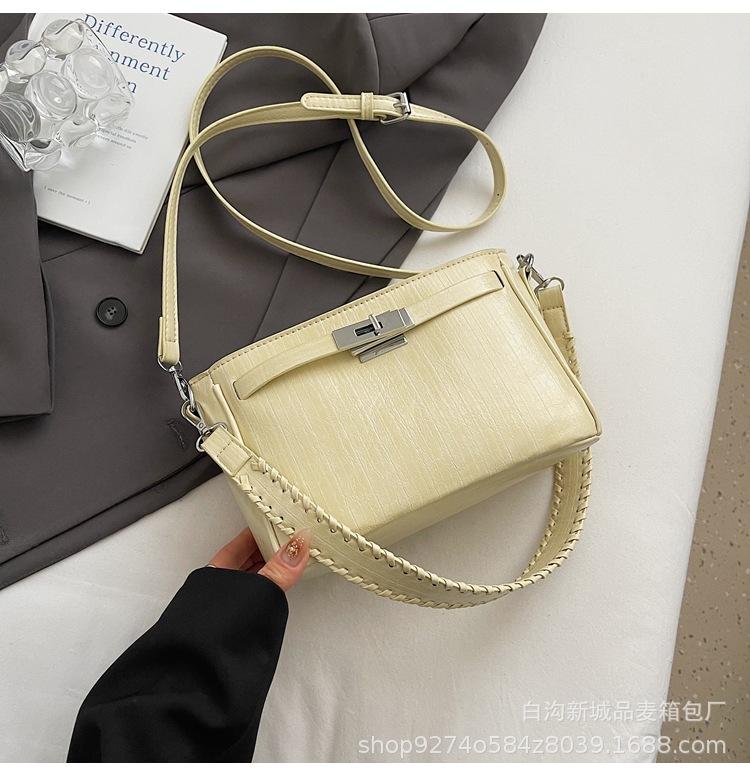 

Advanced sense of foreign style small bag women s 2025 new fashion versatile messenger bag spring and summer popular shoulder armpit bag жёлтый