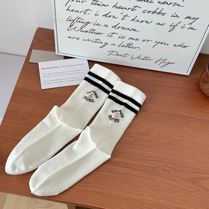 Sokker, vår og sommer Dongdaemun Two Bars Broderte stripete hvite sportssokker, allsidige damesokker