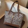 Fashionable and Sophisticated Single-shoulder Bag with A Large Capacity and Simple Design Tote Bag