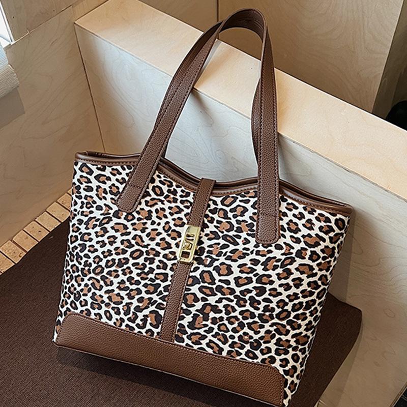 Fashionable and Sophisticated Single-shoulder Bag with A Large Capacity and Simple Design Tote Bag