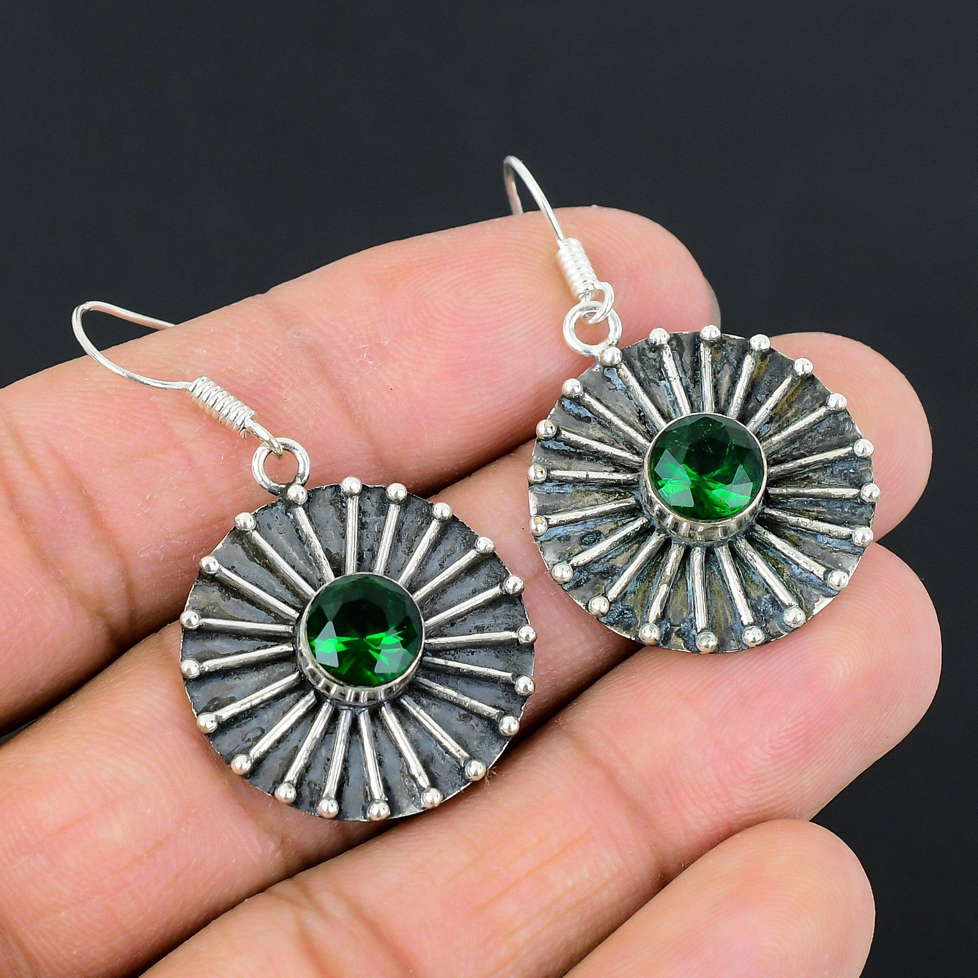 

Распродажа ко Дню дочери Серьги-подвески с хромдиопсидом, трендовые, серебро 925 пробы