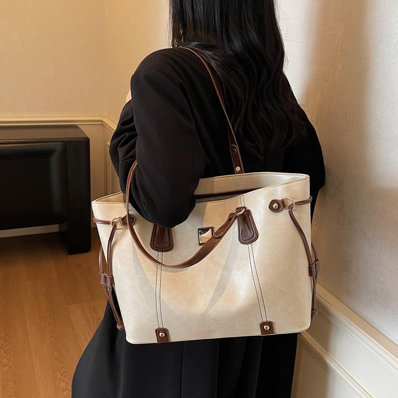 This year's popular bag women's large-capacity 2025 new autumn and winter retro versatile shoulder bag student class tote bag