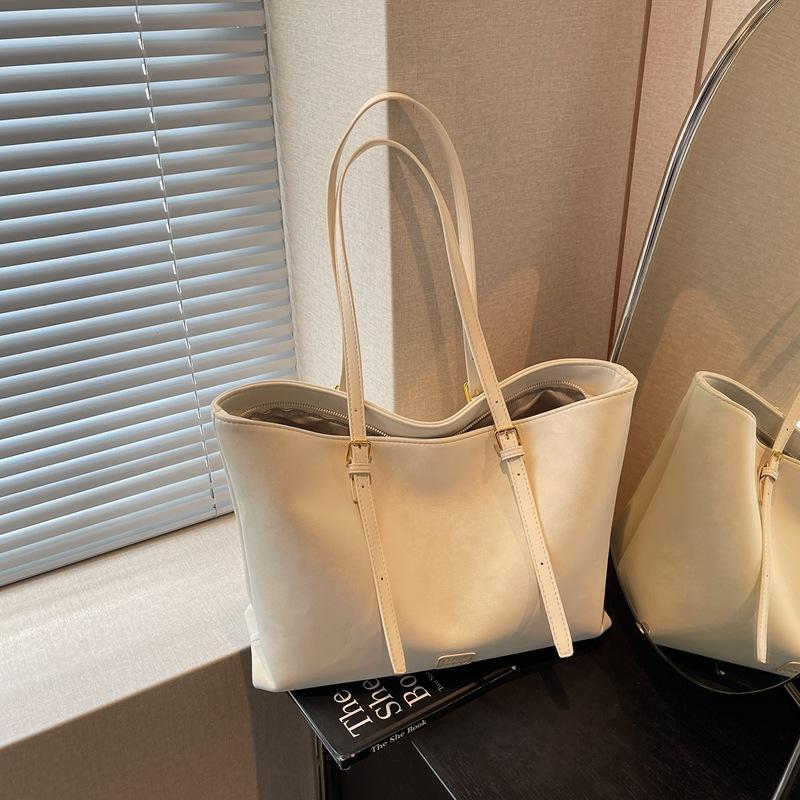 Commuter Bag Women's New Summer Popular Fashion Versatile Shoulder Bag Large Capacity Tote Bag