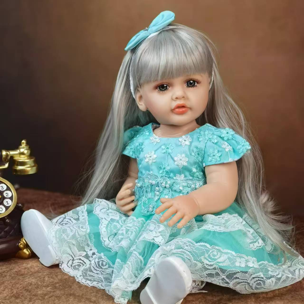 Модная кукла Reborn Baby Doll с серыми волосами — фото 6