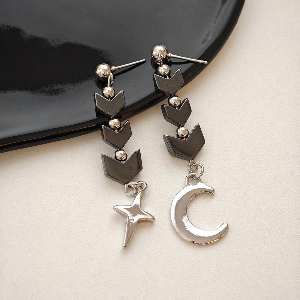 Design Sense Arrow Moon Four-Pointed Star Earrings, Light Luxury Personality Chain Fashion Temperament Earrings Women