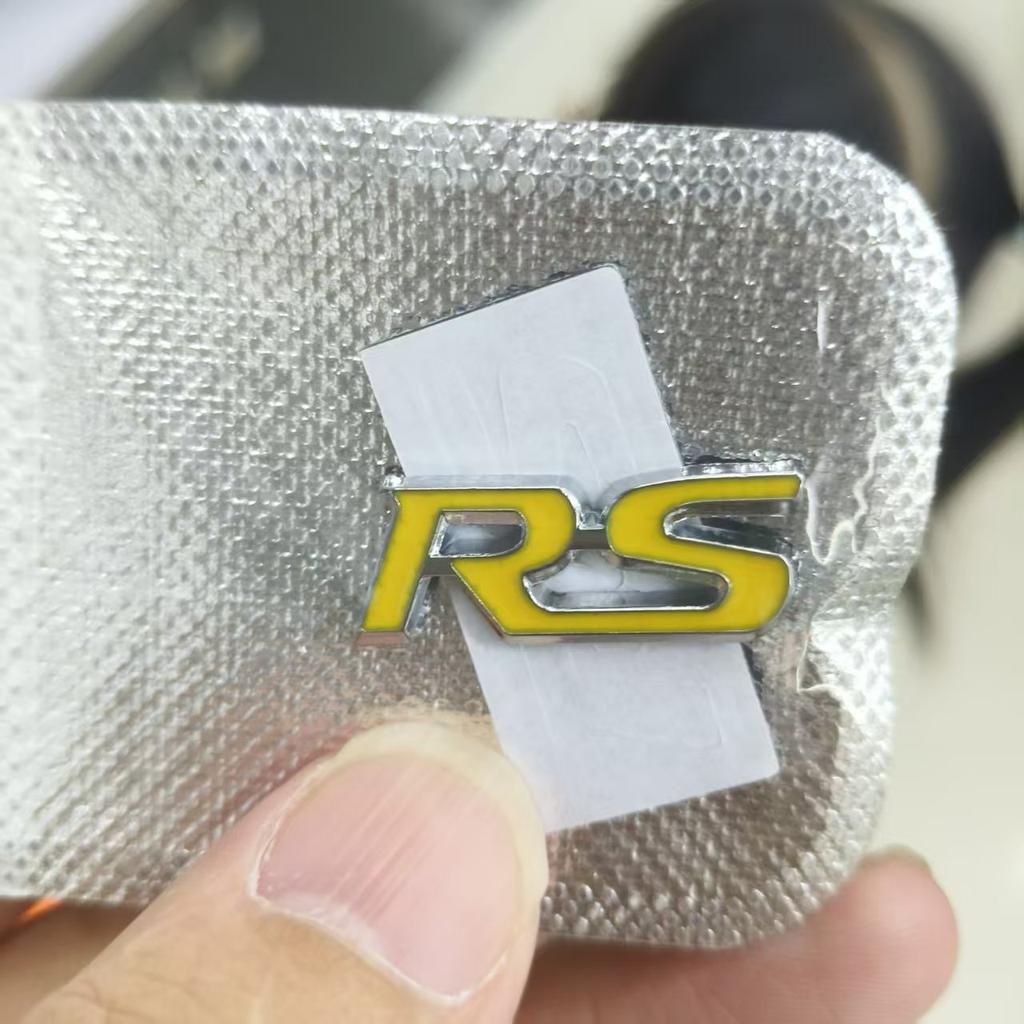 RS metalen auto logo, sportieve modificatie logo, achterkant zijlogo, kofferbak gepersonaliseerde decoratieve sticker, stuurwiel decoratieve sticker.