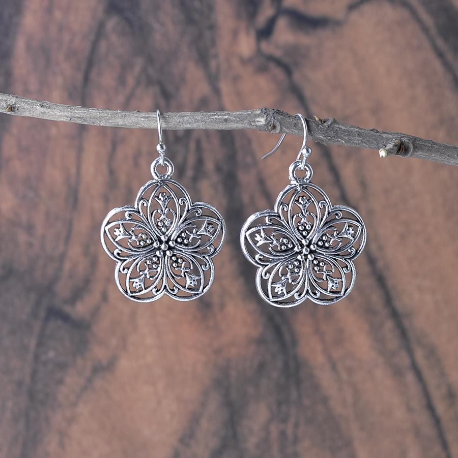 New Style Earrings, Retro Hollow Floral Pattern, Ancient Style, High-end Jewelry for Women