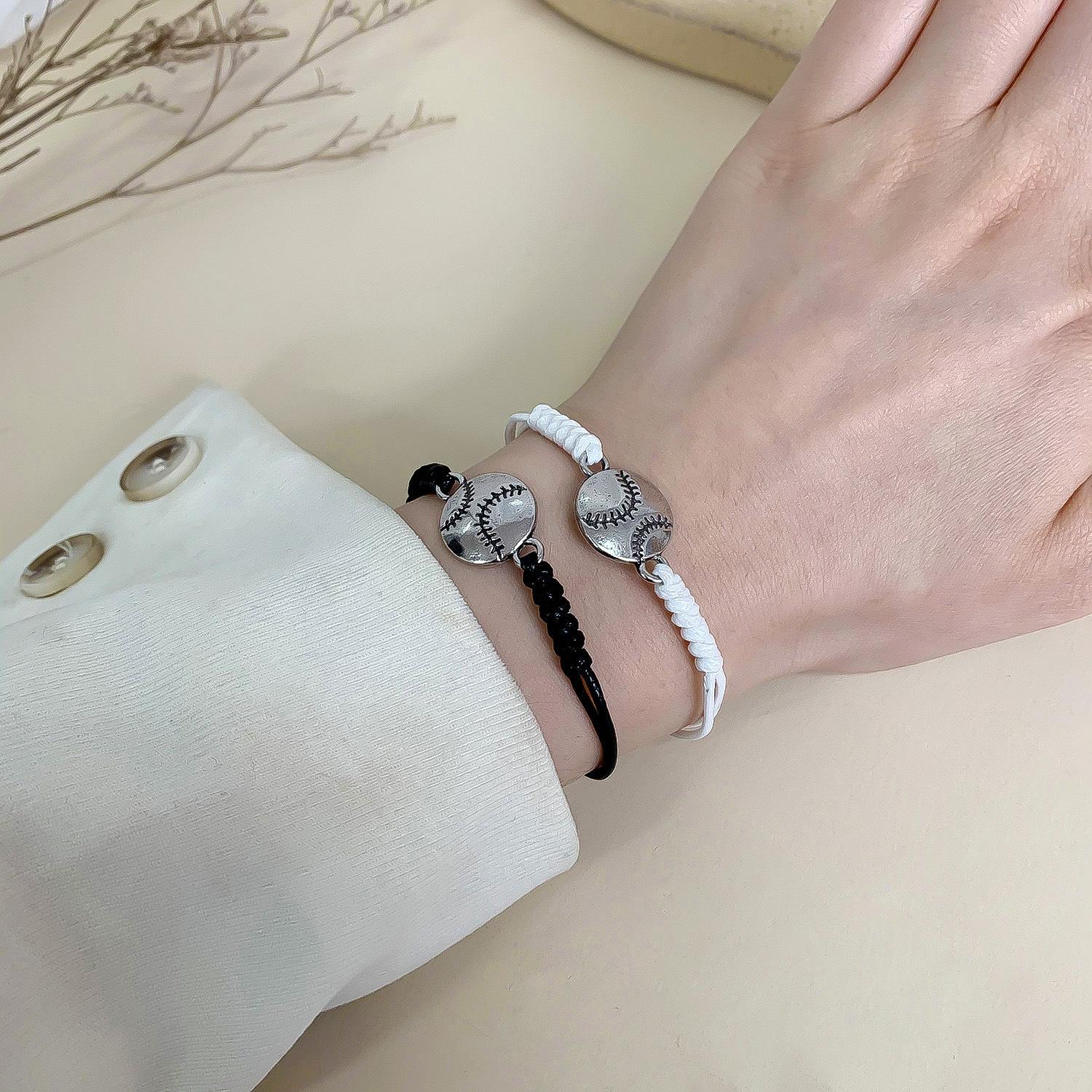 

Плетеный браслет для баскетбола и тенниса, черно-белый комплект из 2 регулируемых браслетов для пар