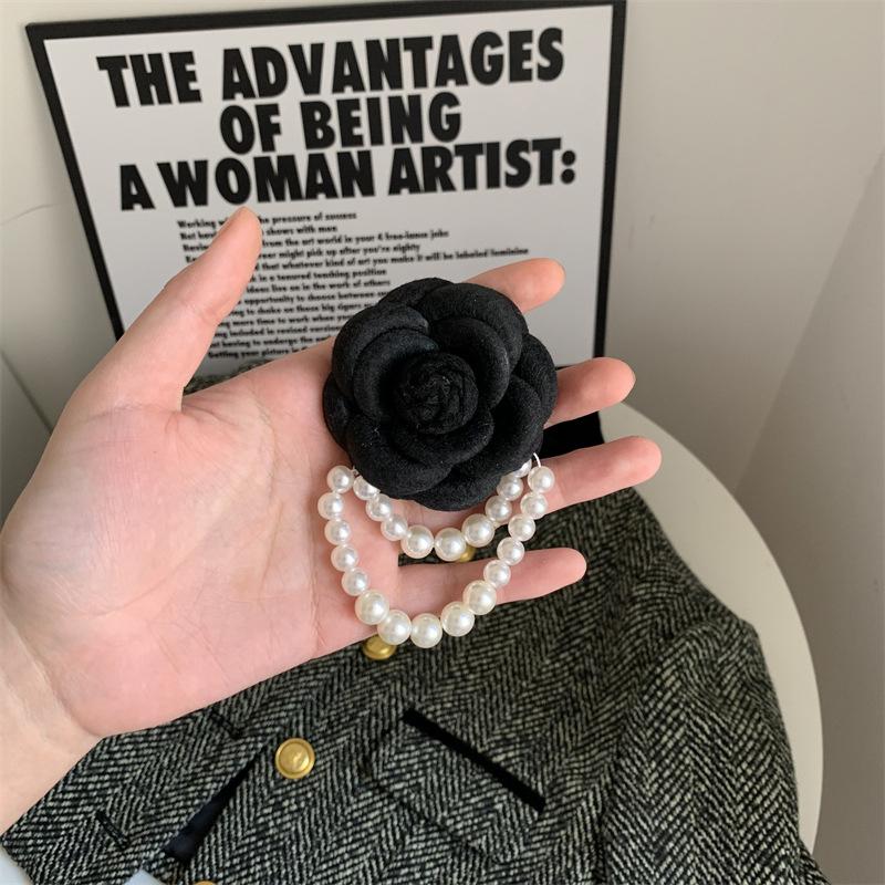 Multicolor Camellia Brooch Women Retro White Black Red Pink Wool Scarf Buckle Girls Pearl Brooches Elegant Jewelry Accessories