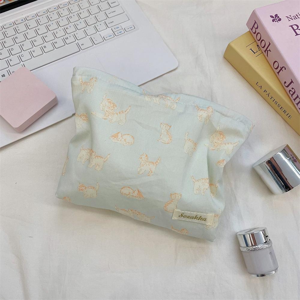 Small Fresh Ins Style Large Capacity Makeup Bag for Women Girl Travel Toiletry Organizer Pouch for Cosmetics and Skincare Case