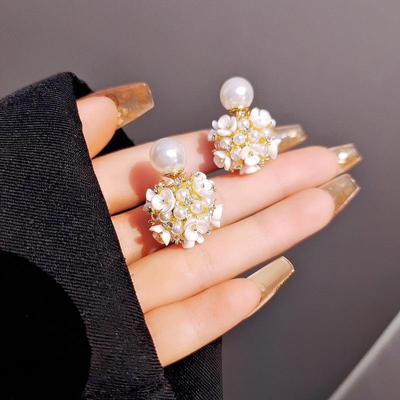 Flower Pearl Earrings Women's High-end Light Luxury Earrings 2023 New Fashion Celebrity Temperament Retro Foreign Style Earrings