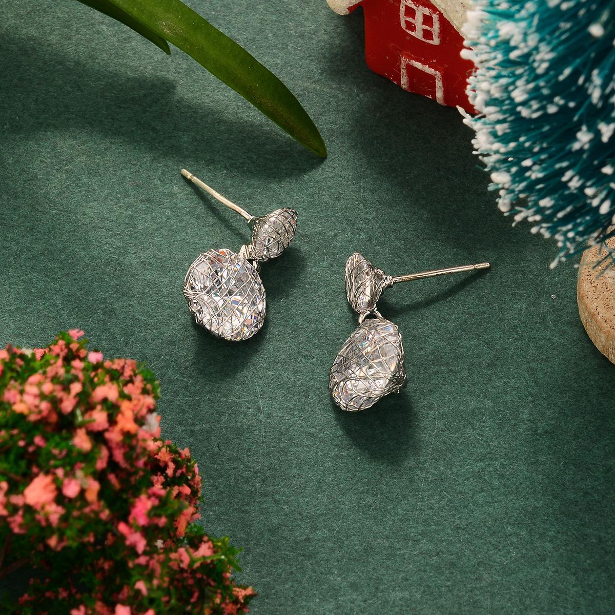 

Christmas temperament light luxury zirconium stud earrings simple wind metal mesh silver needle exquisite small versatile non-fading earrings