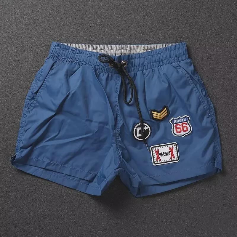 Neue trendige Sommershorts für Herren: Leichtes, locker sitzendes, stylisches Fünf-Punkt-Design für Freizeitsport.