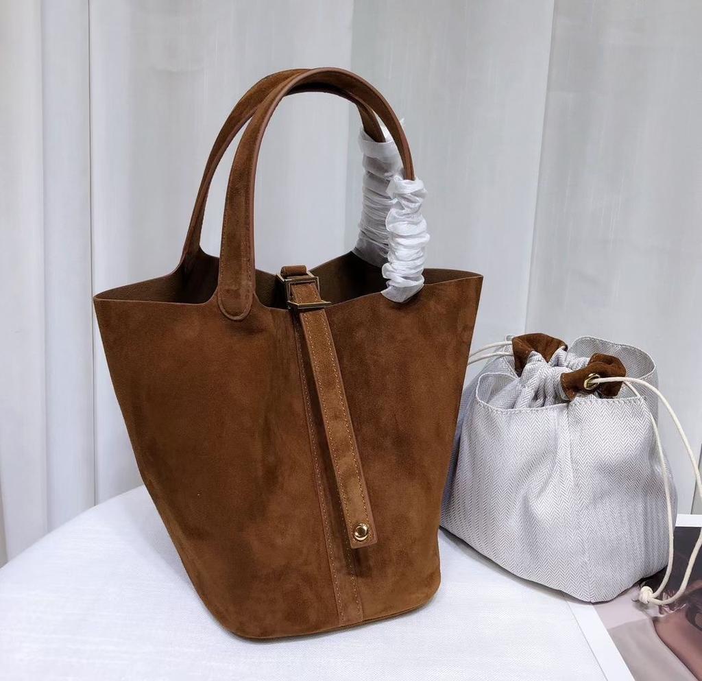 Autumn and Winter New First-layer Suede Matte Leather Vegetable Basket, European and American Fashion Handbag, Large Capacity Bucket Women's Bag