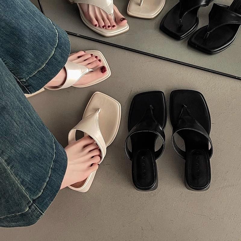Fashion Korean version of thick-heeled flip-flops spring and summer new square head beach vacation women's toe sandals trendy