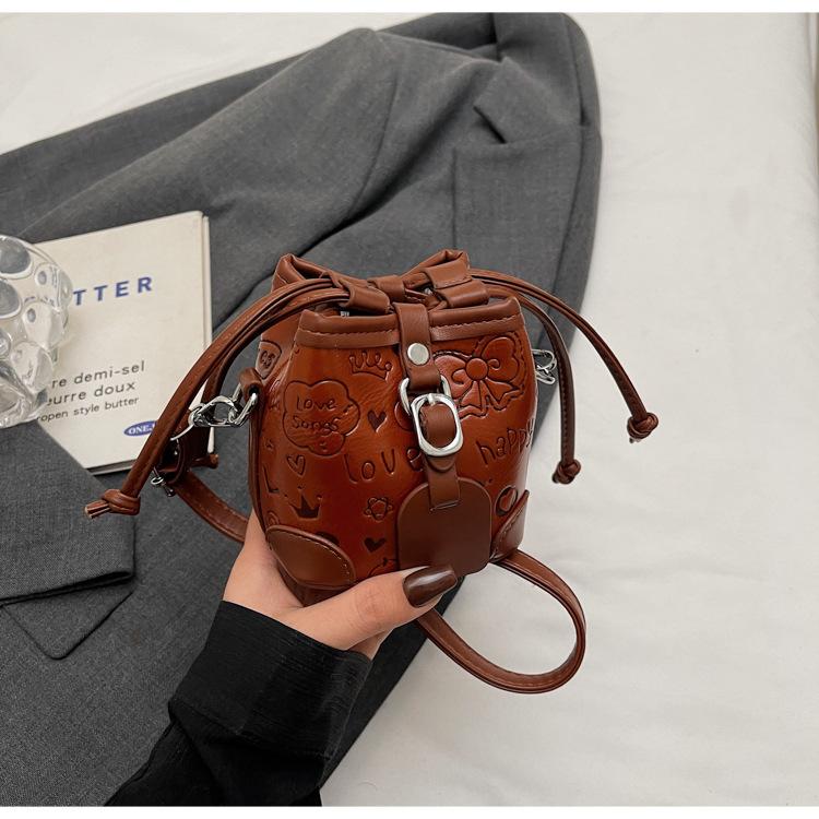 Retro Versatile Niche Design New Trendy Bucket Bag Women's Popular Drawstring Light Luxury Shopping High-end Crossbody Bag