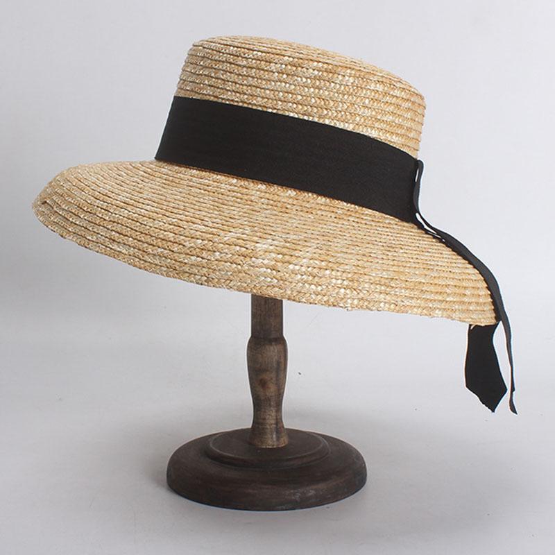 Breitkrempiger Sommer-Sonnenhut für Damen Kentucky Derby Hüte Damen Weizenstrohhut Schwarzes Band Flache Oberseite Handgefertigt Freizeit-Strandhüte