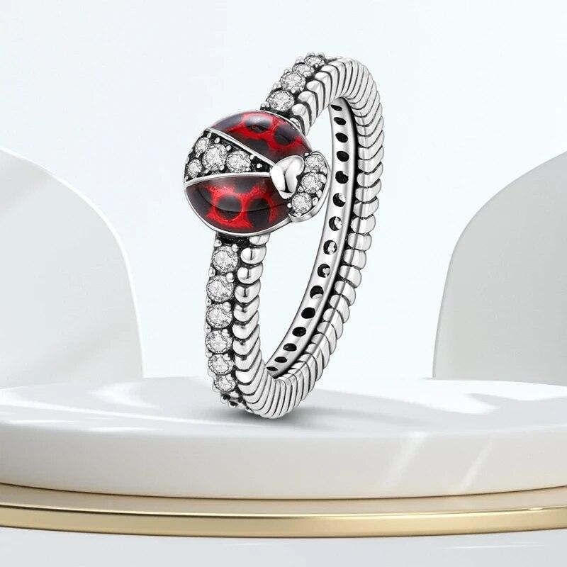 Anelli femminili carini di lusso Coccinella animale Coccinella Anello color argento Anelli per dito per donne Adolescenti Design di gioielli Gioielli per regalo