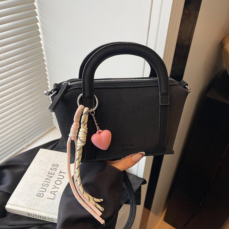 Textured Bucket Bag 2025 New Large-capacity Portable Shoulder Bag Niche Design Lychee Pattern Retro Messenger Bag