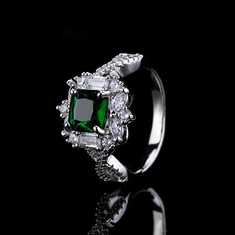 Bague de Mariage Rétro Luxe Léger Incrustée Zircon Carré Vert Grand-mère Tempérament Haut de Gamme Femme