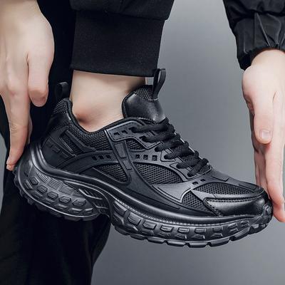 Les chaussures de papa pour hommes à mailles à semelles épaisses de printemps sont à la mode, respirantes et non odorantes, et les chaussures de sport sont rétro et décontractées.
