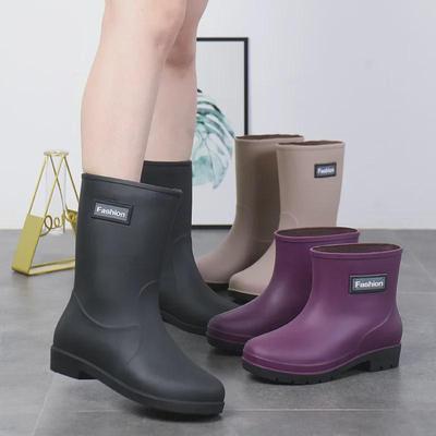 Women's Fashion Rain Boots - Short, Warm, Non-Slip, Velvet-Lined Water Shoes for Shopping, Car Wash, and Kitchen Use.
