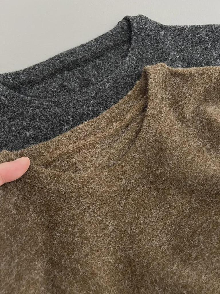 Stylish Faux Rabbit Fur Knit Sweater: Cozy Thick Round-Neck Loose-Fit Long Sleeve Top for Autumn-Winter.