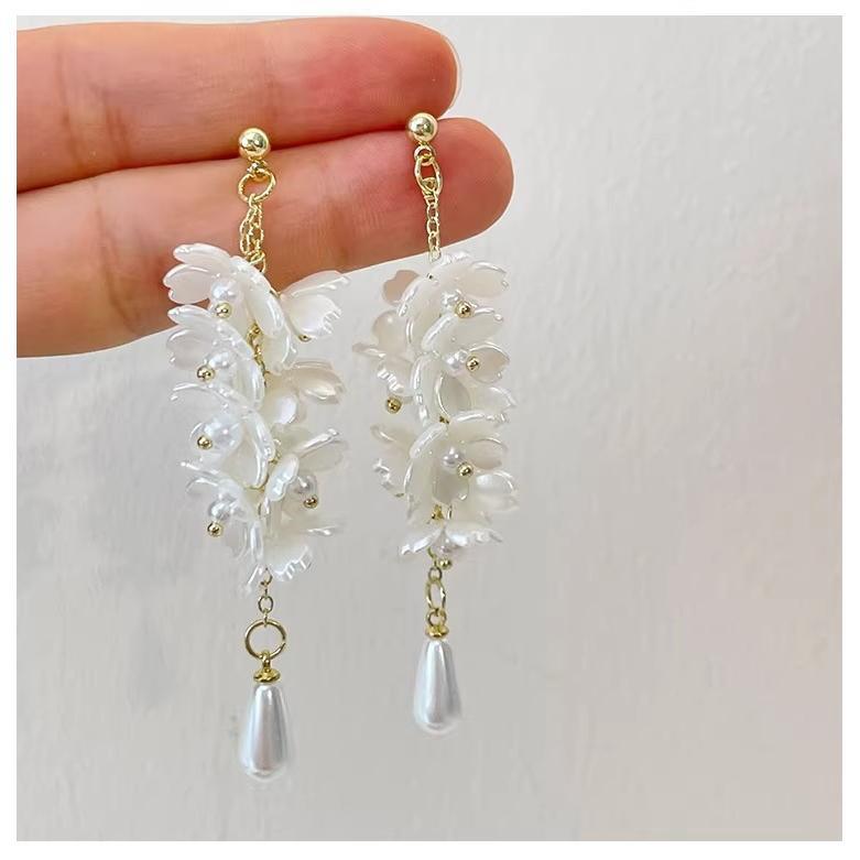 

Серьги-цветы из искусственного жемчуга, легкая роскошь, высокое качество, нишевые изысканные серьги, модные серьги с нежным дизайном для женщин
