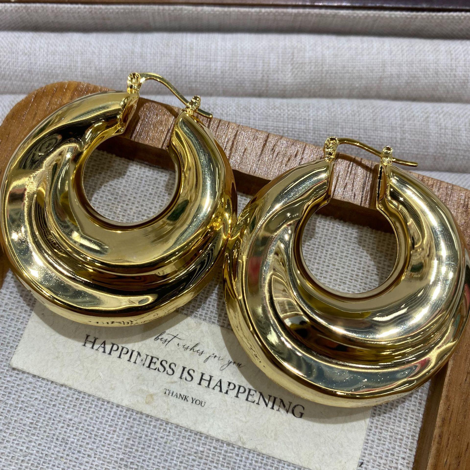 

Folded Round Ear Buckle Simple And Fashionable Personality Temperament Versatile Earrings Niche High-End Earrings Women
