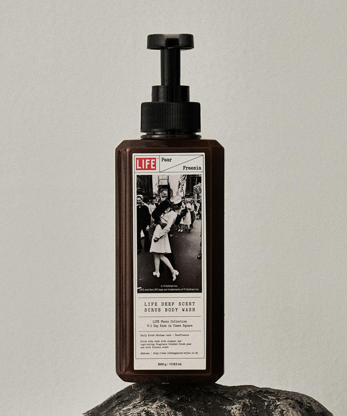 USA Deep Scent Scrub Body Wash Pear Freesia Kiss in Times Square 500ml