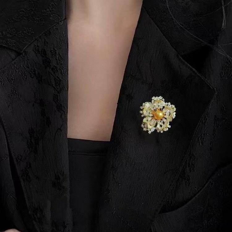 SGARIT Luxury Pearl Jewelry 10-11mm S925 Gold Round Natural Freshwater Pearl Flower Pin with Diamonds Jewellery for Formal Party