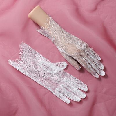 Hochwertige weiße kurze Spitzenhandschuhe aus hohlem Tüll, alle Finger, für Damen, Hochzeitskleid, Party-Accessoires