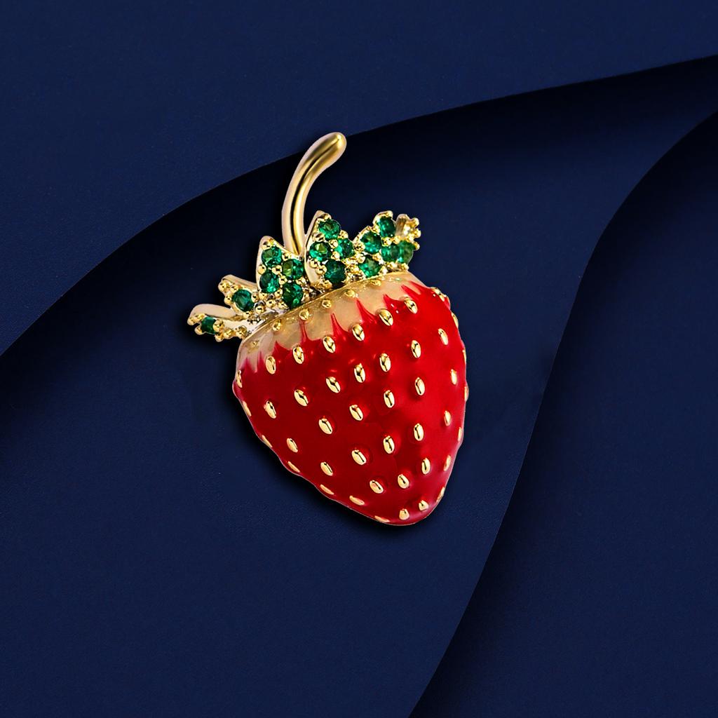 Winter New Japanese Cute Strawberry Brooch Women's Fashion Jewelry Personalized Water Needle Button Accessories Brooch