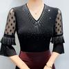 2026 Été Femme Col en V Strass Chauds T-shirts Vêtements Fille Doux Manches Évasées Extensibles Fête Hauts Femmes Extensibles Maille T-shirts