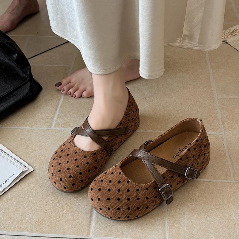 French inner height increase ballet style shallow mouth Mary Jane single shoes women's autumn new skirt Birkenstock beanie shoes