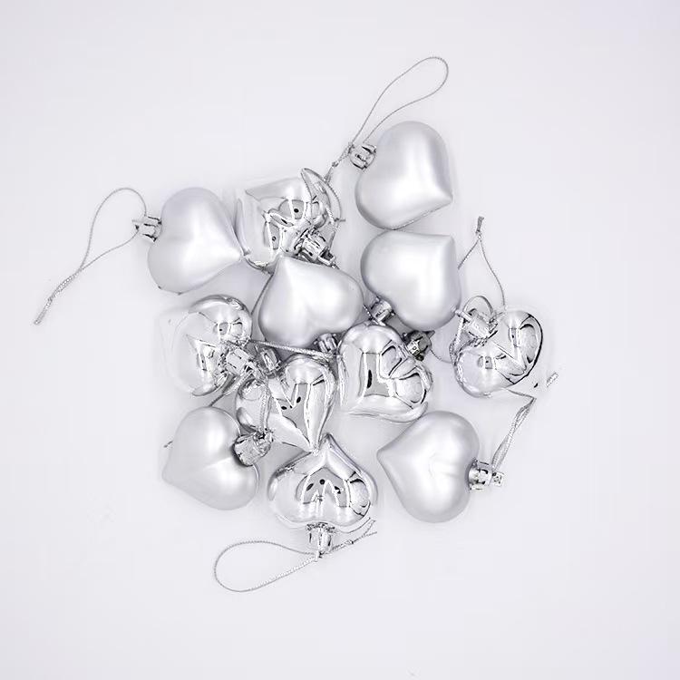 Vergulde Hartvormige Hanger en Kleurrijke Balornamenten: Kerstboom Decoratie & Valentijns Cadeaus