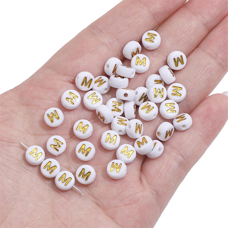 50 ks Akrylové zlaté A-Z anglické písmenkové korálky Ploché kulaté korálky s abecedou pro výrobu šperků DIY Pár Přátelství Náramek Náhrdelník