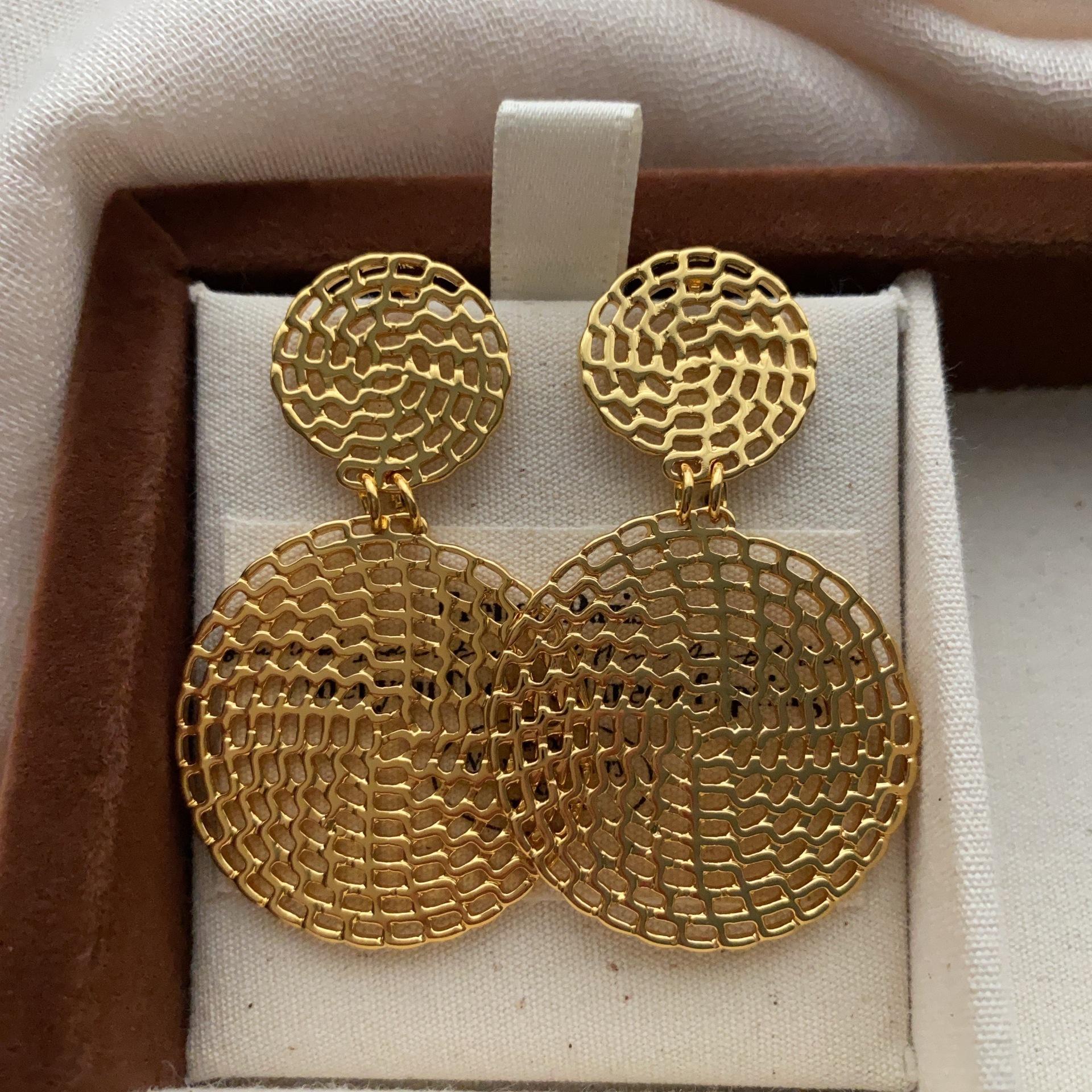 Simple Double-Layer Hollow Round Earrings, Earrings, Light Luxury And Fashionable Three-Dimensional Niche Personality, High-Grade Light Luxury