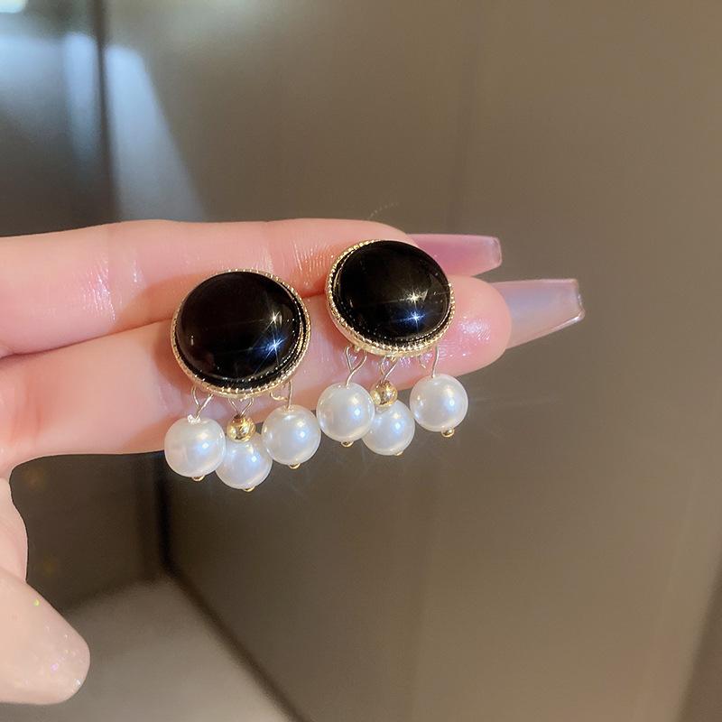 Vintage medieval exaggerated earrings women, fashionable retro high-end earrings literary light luxury temperament earrings