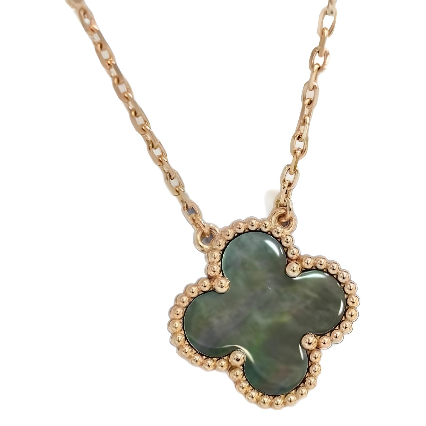 

Ожерелье с четырьмя листами клевера для женщин Двусторонняя подвеска из натурального белого рябчика и черного агата для женщин Metal Color: Rose Gold