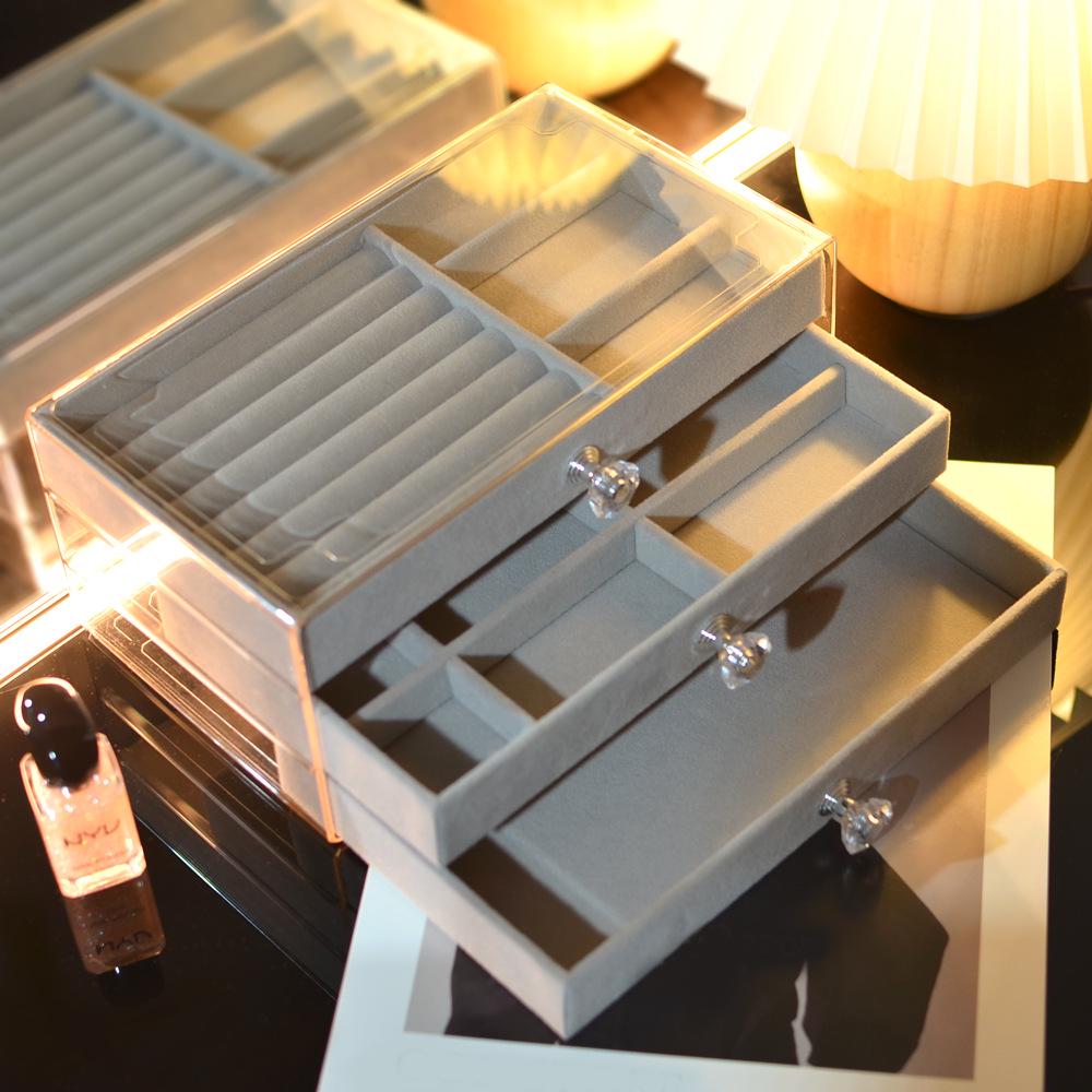 

Бархатная трехслойная шкатулка-органайзер для украшений из ПЭТ для ожерелий, серег и колец PET Material [Transparent Shell, Drop Resistant] серый