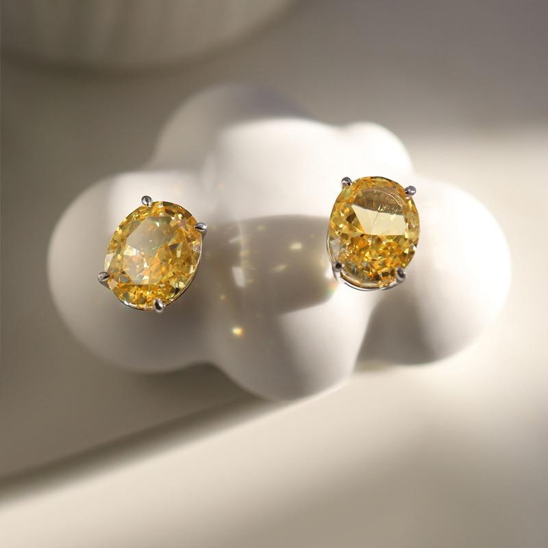 

Сережки зі срібла 925 проби з жовтими діамантами 8*1,2 мм 925 Silver