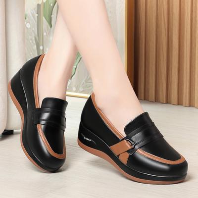 Scarpe da mamma leggere e comode con tacco a zeppa antiscivolo per primavera ed estate, scarpe casual in pelle, scarpe da lavoro