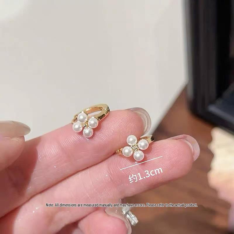 2025 Exquisite French Pearl Flower Earrings - Simple, Versatile Design