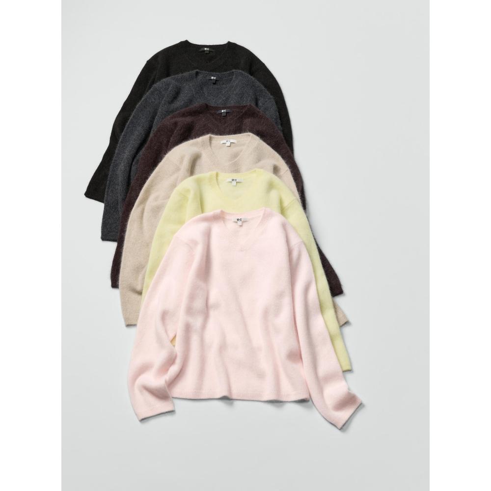 Uniqlo Fluffy Cashmere Relaxed V Neck Sweater