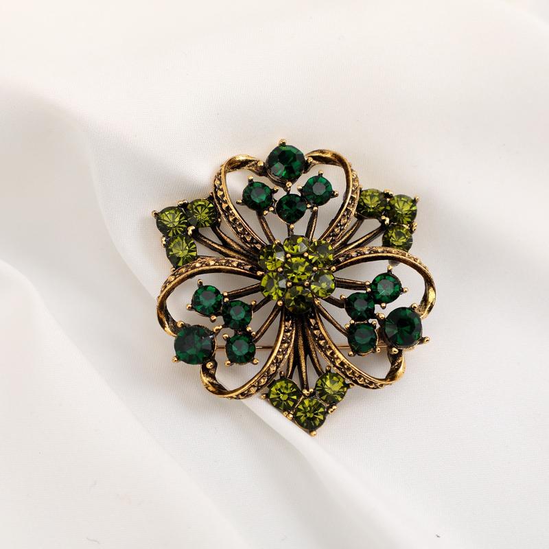 Fashion Simple Metal Crystal Green Plant Flower Brooches For Women Clothing Coat Party Accessries Gifts