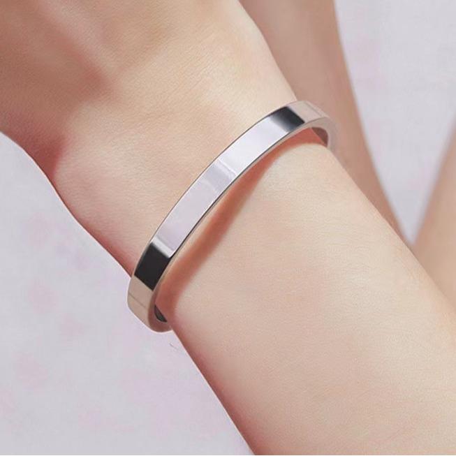 Pánský minimalistický titanový náramek pozlacený zlatem s gravírováním, nastavitelný